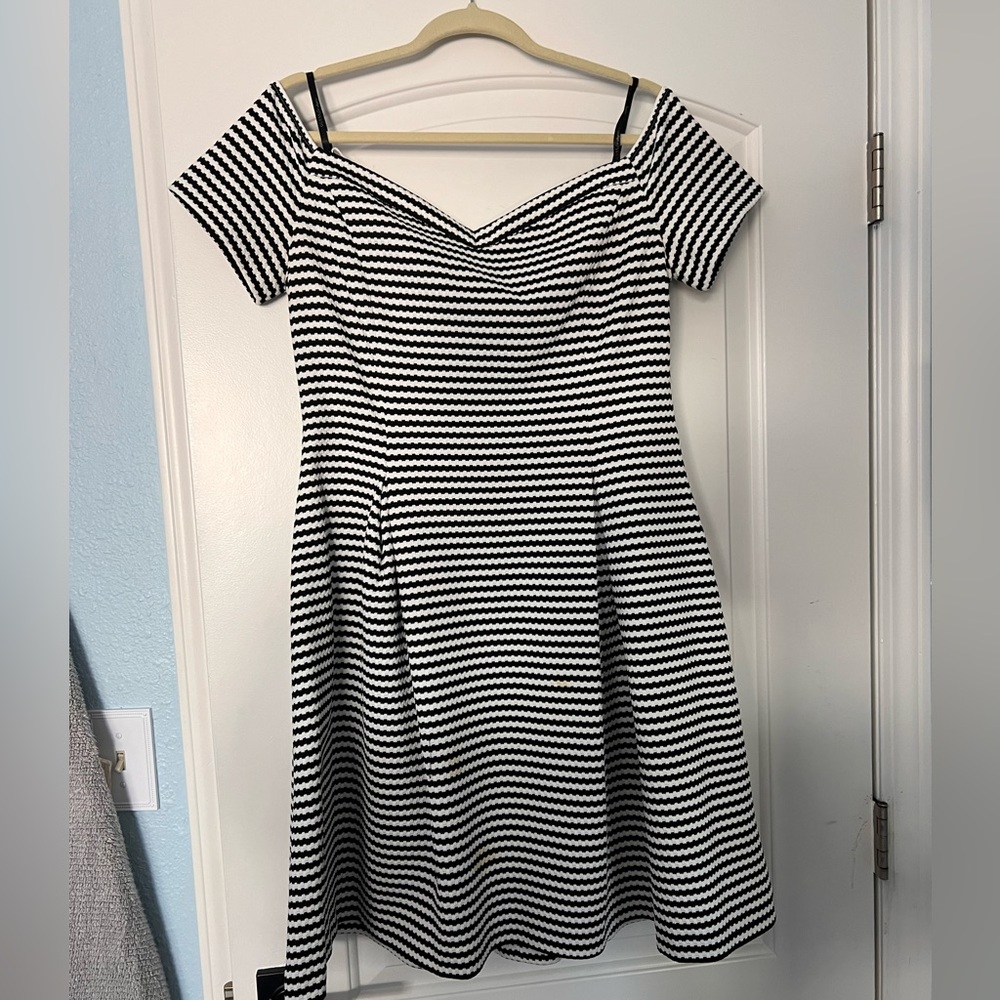 Cute sweetheart neckline dress with pleats by Guess Los Angeles.